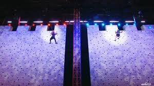 阿利亚迭雷父子分别身穿皇马与阿森纳球衣，晒出对弈图片